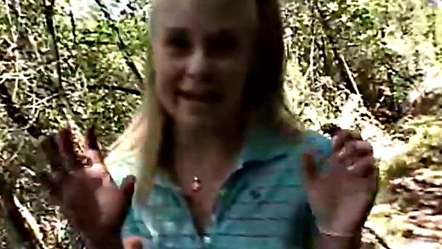 Petite teen fingers herself