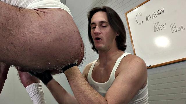 Rimmed gaydaddy assfisted by stud with hands