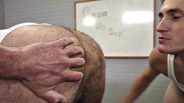 Rimmed gaydaddy assfisted by stud with hands