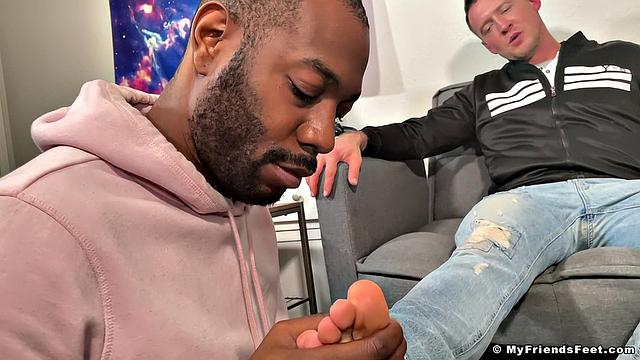 Pierce Paris Gets Worshiped - Pierce
