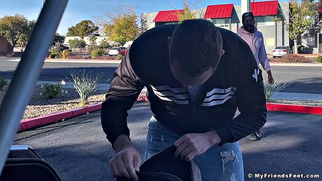 Pierce Paris Gets Worshiped - Pierce