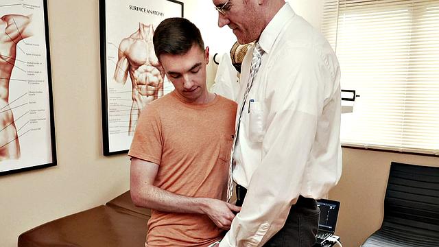 Big doctors plowing tiny twink