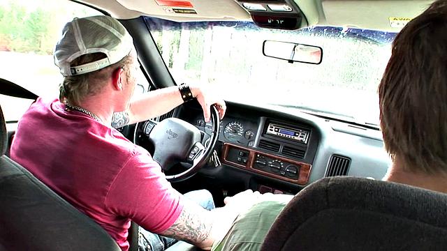 стейси адамс устраивает жаркую тусовку для двух парней