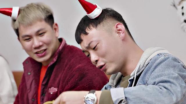 Yuli waits for the party to end to seduce and suck his cock