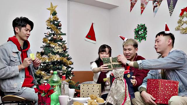 Yuli waits for the party to end to seduce and suck his cock