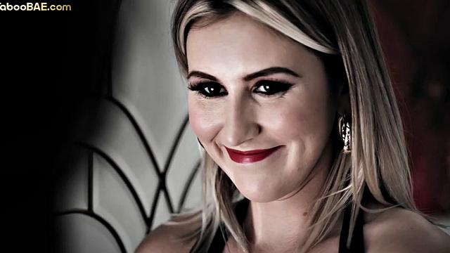 Blondie Lesbo eating her GF pussy