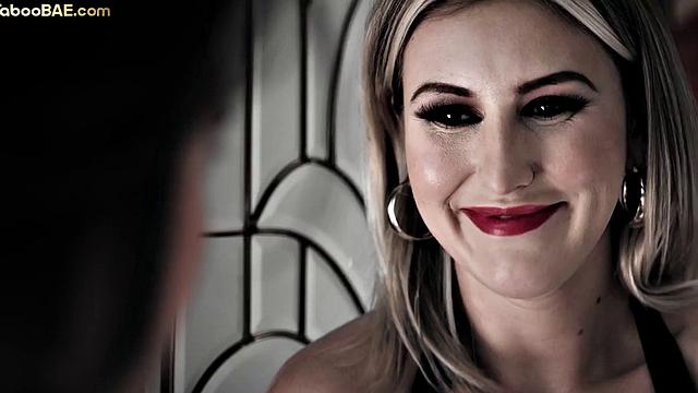 Blondie Lesbo eating her GF pussy