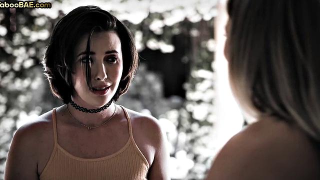 Blondie Lesbo eating her GF pussy