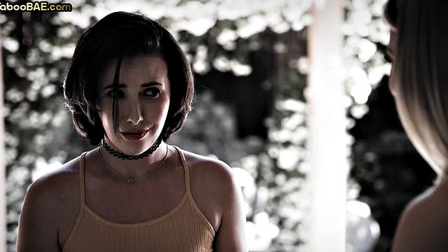 Blondie Lesbo eating her GF pussy