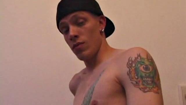 Twenty minutes after Shane blows his load on Juice, the boys are back and ready for a second round. This time Shane earns his orgasm by spending some up-close and personal time with Juice's Watch as he works the cum out of his boy.