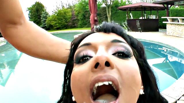 Anal pounded babe gets fucked outside and gets facial