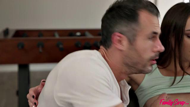 Whose Biggest - S3:E8