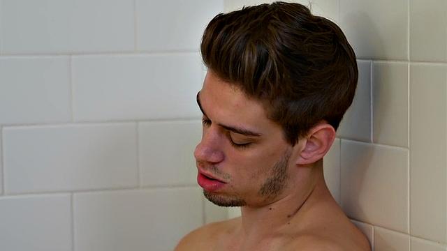 Bisexual busty babe sucks and gets in 3some