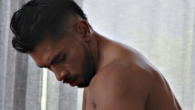 Татуированный качок наказывает латинского любовника в постели