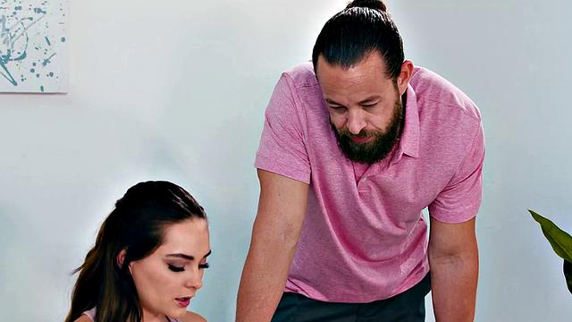 Aften Opal устраивает скользкий nuru-массаж и трахается с отчимом и мачехой