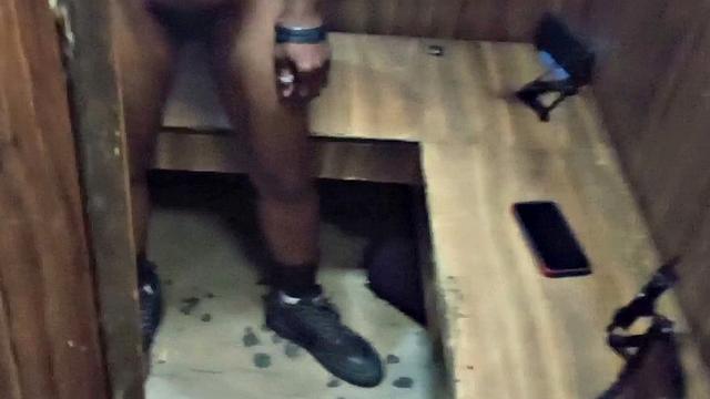 сочная черная красотка устраивает жаркую игру в доме техаса