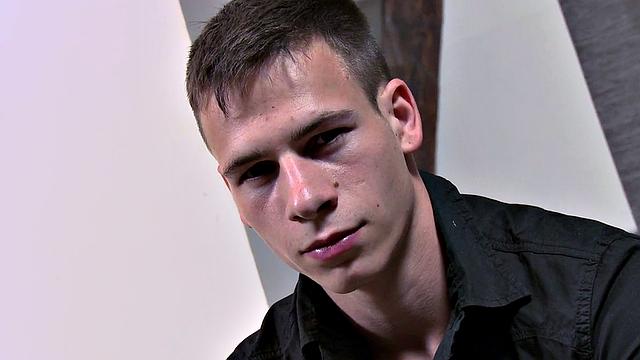 Muscular hunk takes it up the ass raw after a steamy casting couch audition