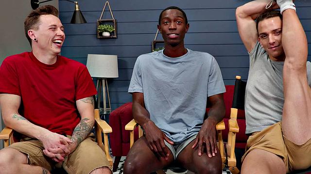 Black hunk barebacks studs in 3some till cumshot