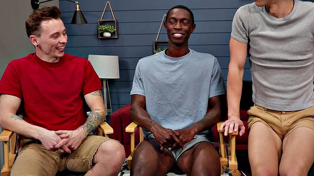 Black hunk barebacks studs in 3some till cumshot