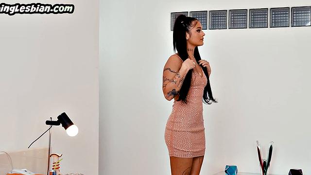 Busty lesbian MILF facesitting inked after fingering