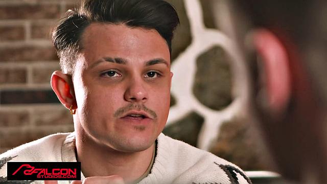 татуированные качки жестко трахаются в sugar shack