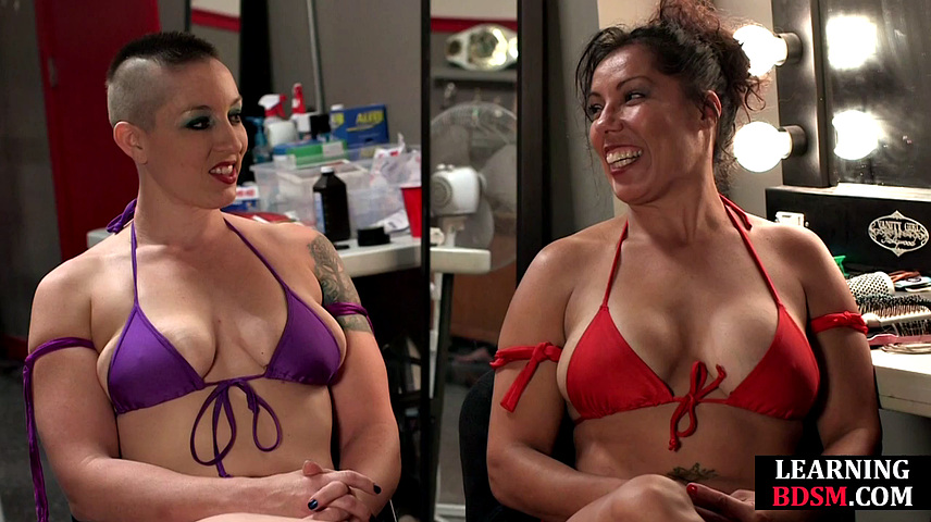 Lesbian wrestler pussyfingering