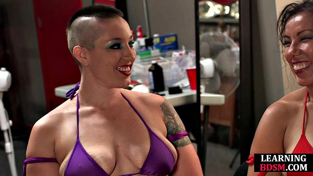 Lesbian wrestler pussyfingering
