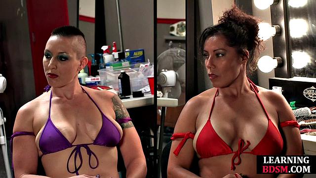 Lesbian wrestler pussyfingering