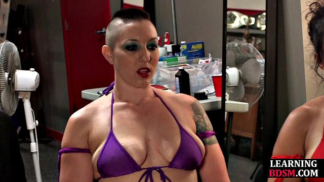 Lesbian wrestler pussyfingering