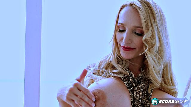 Billi Bardot: Big Tits, Hot Clit