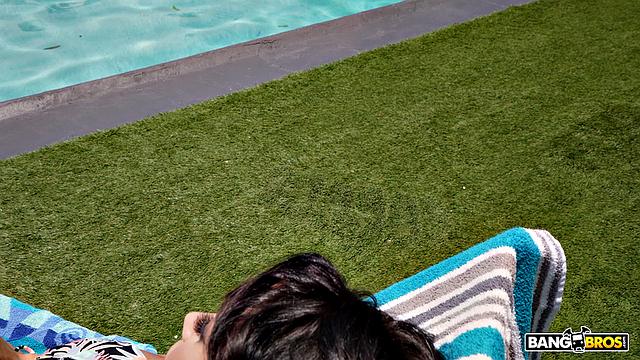 Арендодатель забыл о деньгах: такие сиськи не купить!