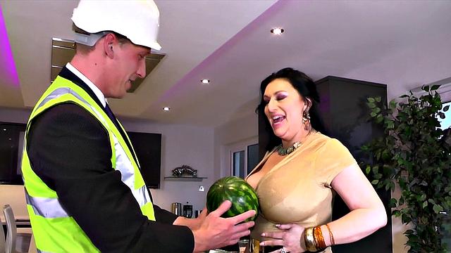 A creampie for British divorcee