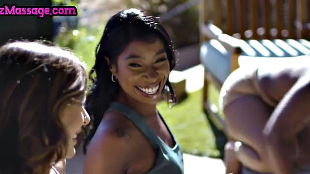 Bigbooty ebony dyke spoils petite pussy outdoors