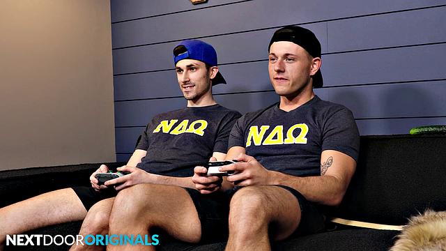 Крутой качок с огромным хуем переворачивает Райдера Оуэнса как хочет