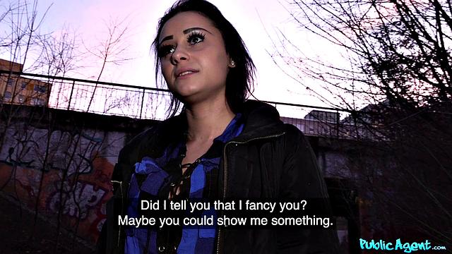 Клаудия Даймонд сосёт за деньги и получает жёсткий секс от Джейсона X в спальне