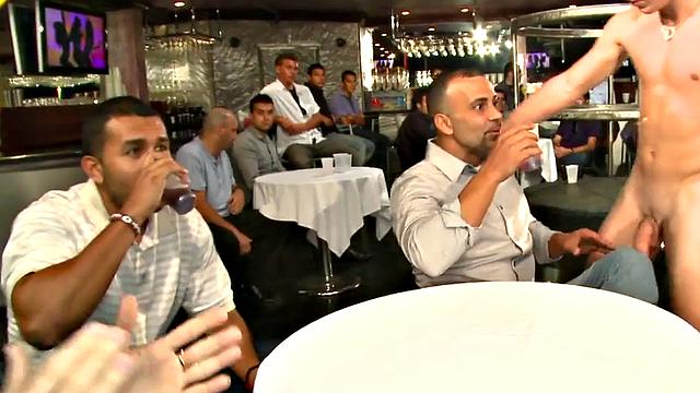 Wrestler Stripper Giving His Cock