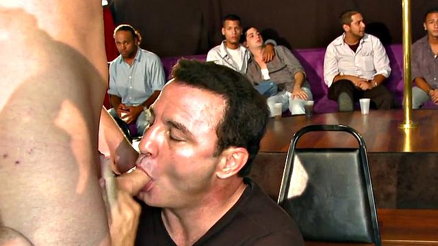 Wrestler Stripper Giving His Cock