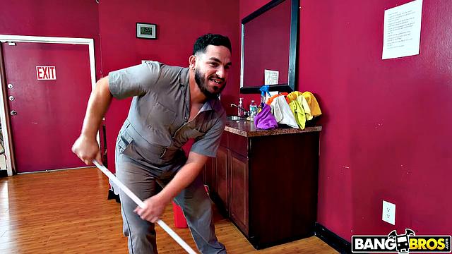 Kelsi Twerks On Cock