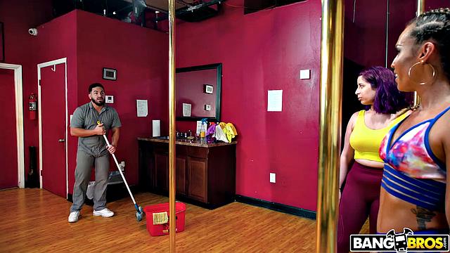 Kelsi Twerks On Cock