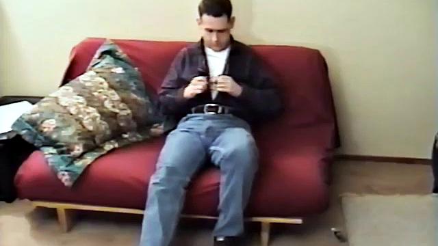 Билли доводит её до оргазма пальцами и рукой