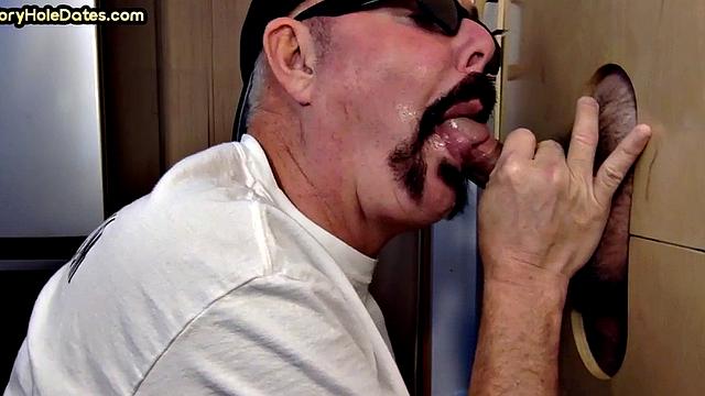 Gloryhole DILF takes load in mouth after sucking