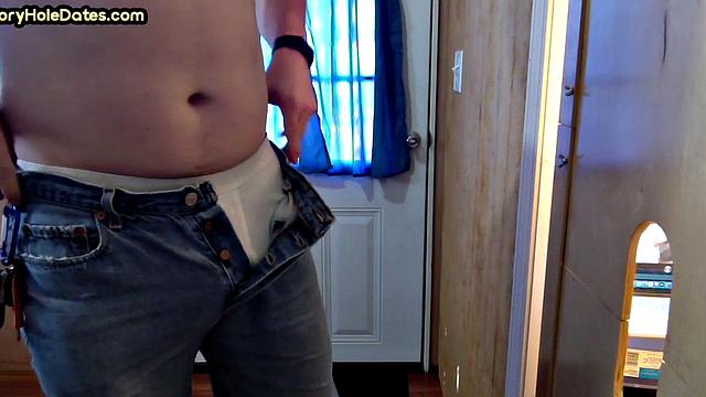 Gloryhole DILF takes load in mouth after sucking