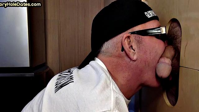 Gloryhole DILF takes load in mouth after sucking