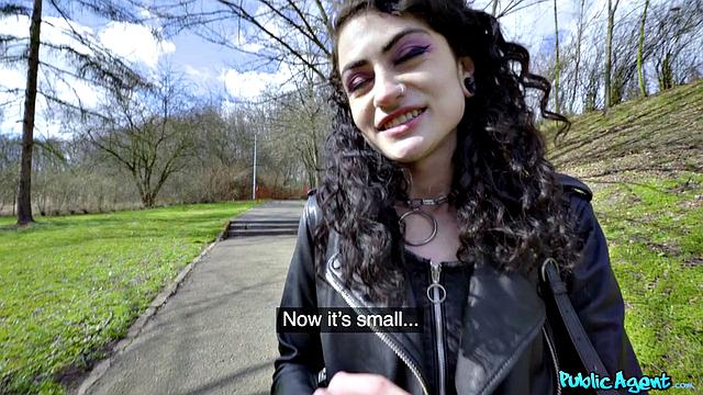 Лидия Блэк застряла в Праге и подзаработала на кастинге у моста - сперва соснула, потом трахнулась за евро, а парень остался ни при чём.