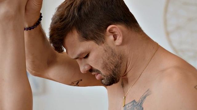 Eager Jock barebacking 21yo stud after asslicking