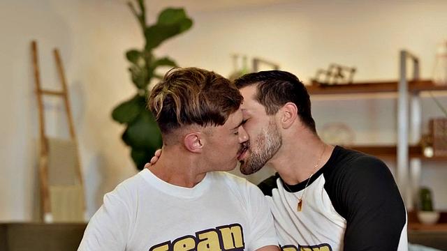 Eager Jock barebacking 21yo stud after asslicking