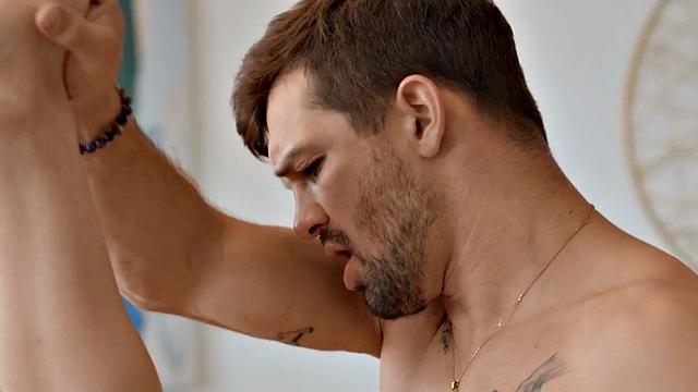 Eager Jock barebacking 21yo stud after asslicking