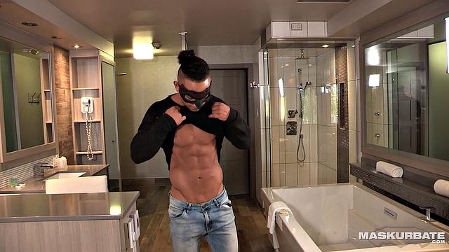 Maskurbate - Muscly Stud Shows Off Cock