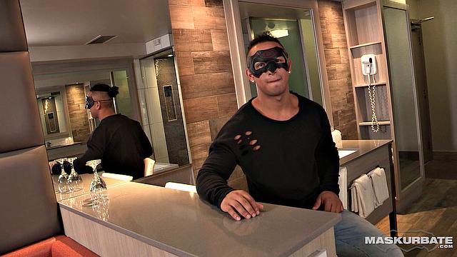Maskurbate - Muscly Stud Shows Off Cock