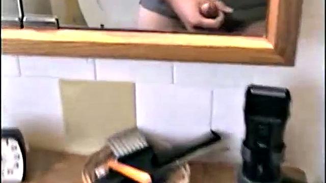 Захар строит из себя гетеро, но от минета не отказывается